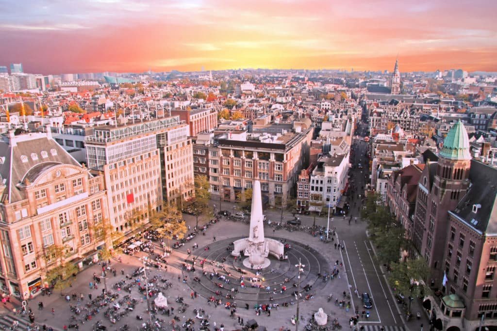 centro histórico:  Plaza Dam y Palacio Real